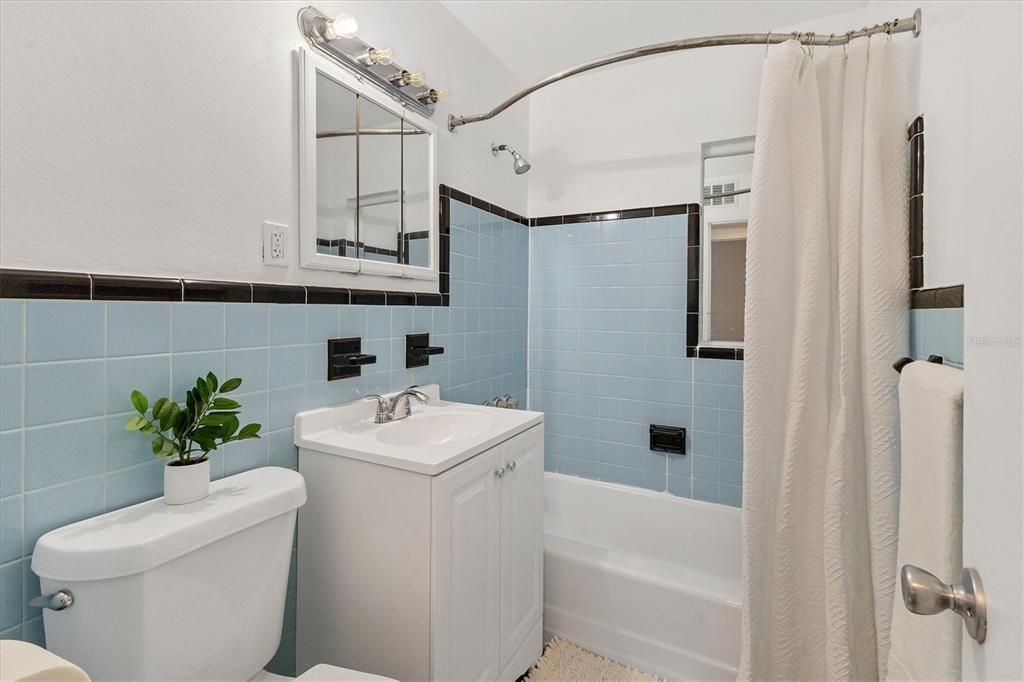 На продажу: $199,500 (3 спален, 1 ванн, 927 Квадратных фут)