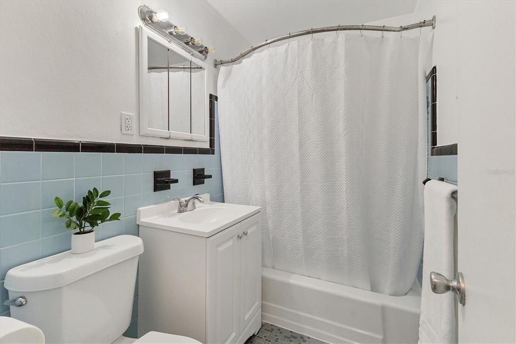 На продажу: $199,500 (3 спален, 1 ванн, 927 Квадратных фут)