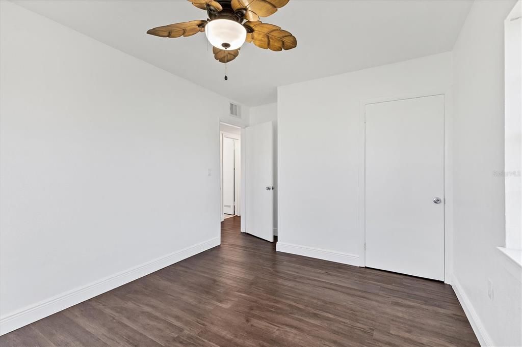 На продажу: $199,500 (3 спален, 1 ванн, 927 Квадратных фут)