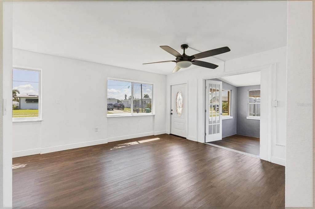 На продажу: $199,500 (3 спален, 1 ванн, 927 Квадратных фут)