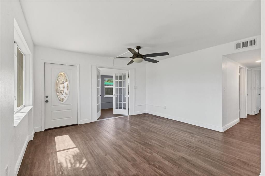 На продажу: $199,500 (3 спален, 1 ванн, 927 Квадратных фут)