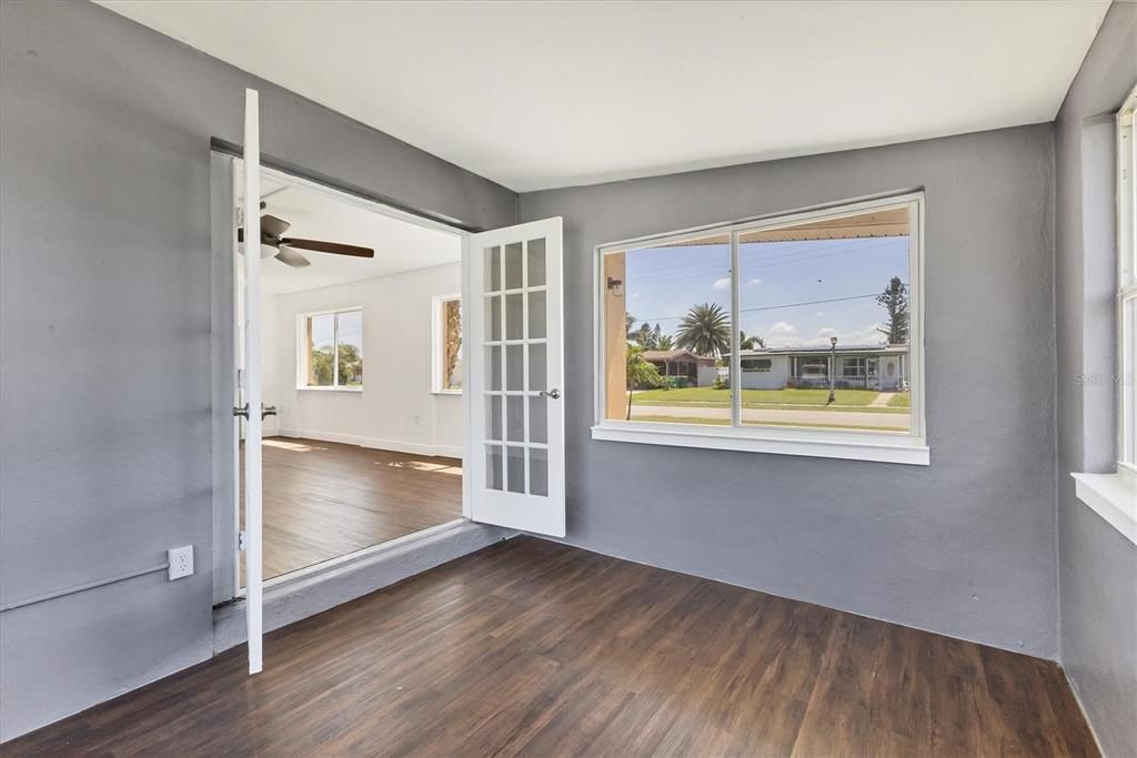 На продажу: $199,500 (3 спален, 1 ванн, 927 Квадратных фут)