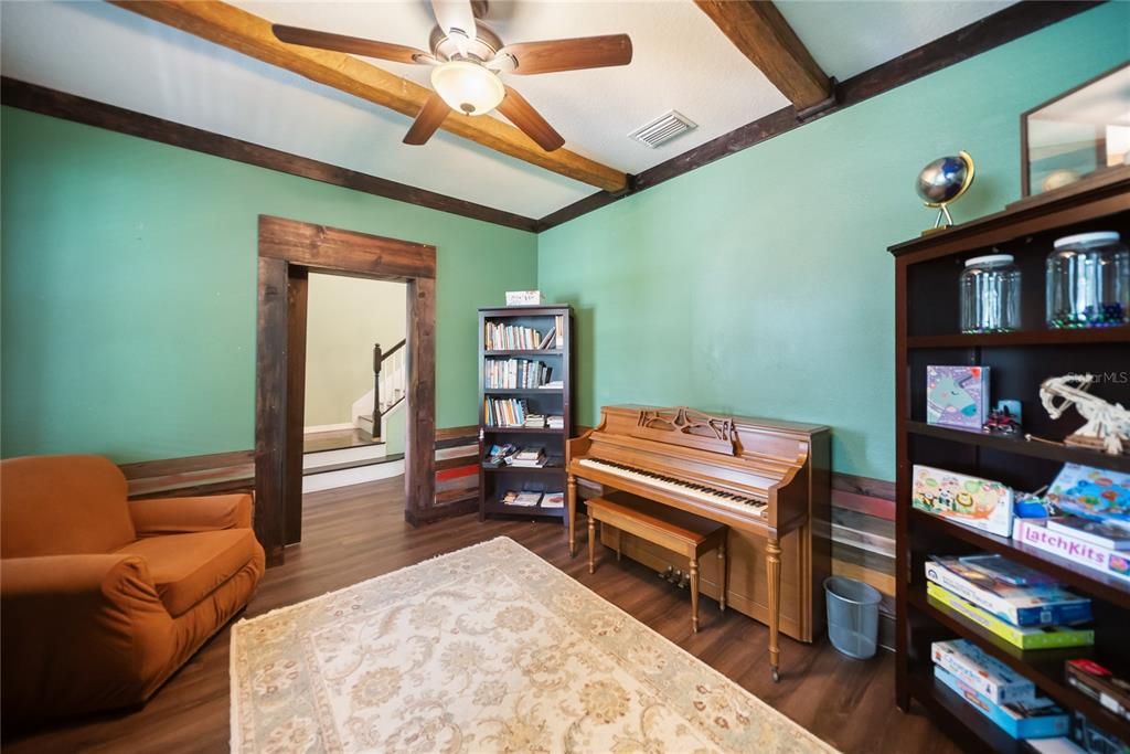 For Sale: $1,150,000 (6 beds, 5 baths, 4403 Square Feet)