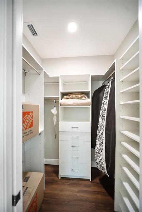 For Sale: $1,150,000 (6 beds, 5 baths, 4403 Square Feet)