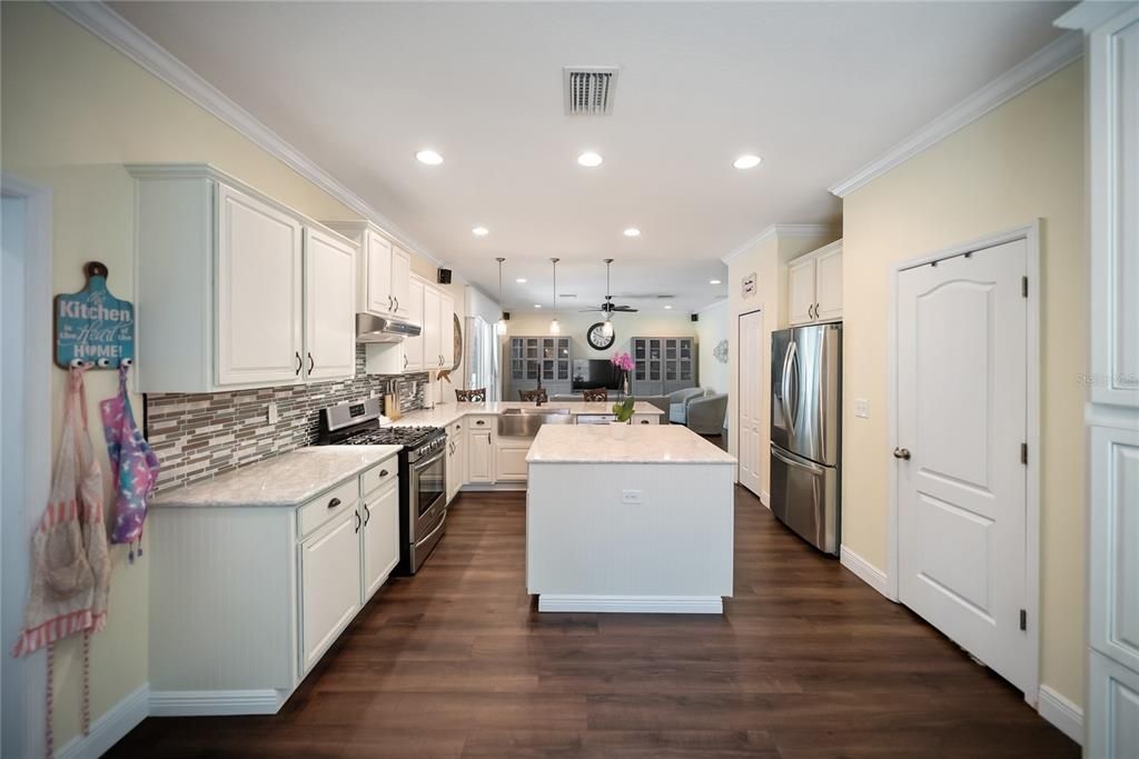 For Sale: $1,150,000 (6 beds, 5 baths, 4403 Square Feet)