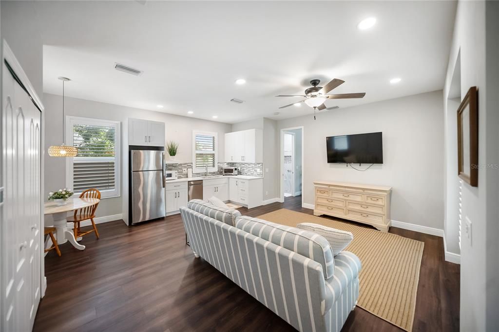 For Sale: $1,150,000 (6 beds, 5 baths, 4403 Square Feet)