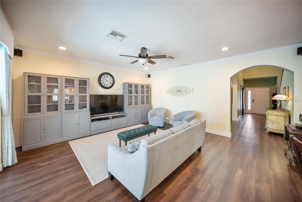 For Sale: $1,150,000 (6 beds, 5 baths, 4403 Square Feet)