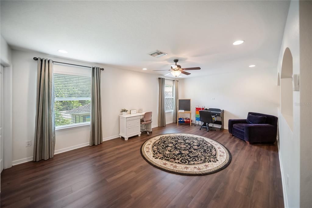 For Sale: $1,150,000 (6 beds, 5 baths, 4403 Square Feet)