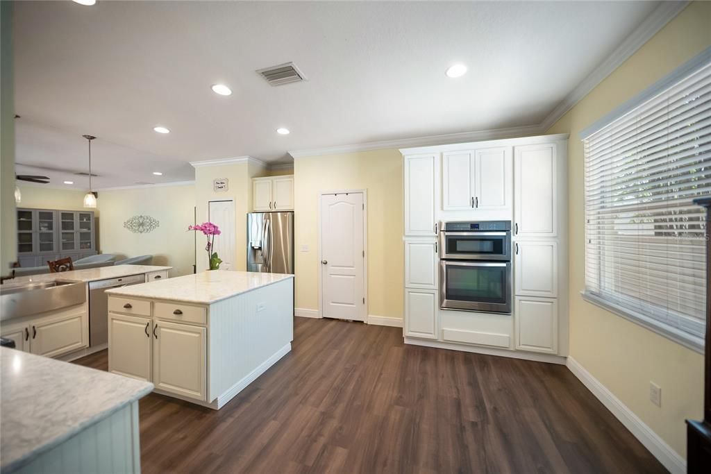 For Sale: $1,150,000 (6 beds, 5 baths, 4403 Square Feet)