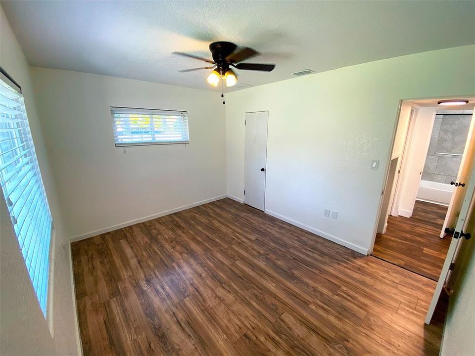 На продажу: $299,000 (4 спален, 2 ванн, 1638 Квадратных фут)