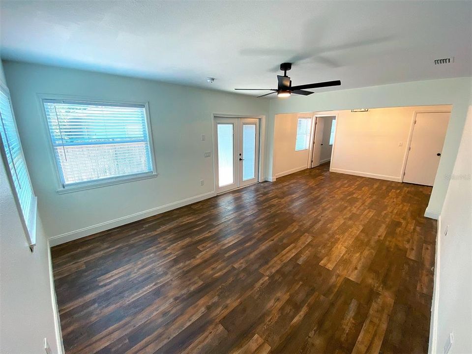 На продажу: $299,000 (4 спален, 2 ванн, 1638 Квадратных фут)