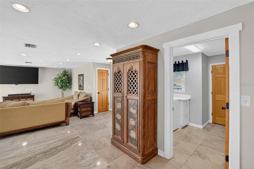 На продажу: $1,199,999 (4 спален, 2 ванн, 2020 Квадратных фут)