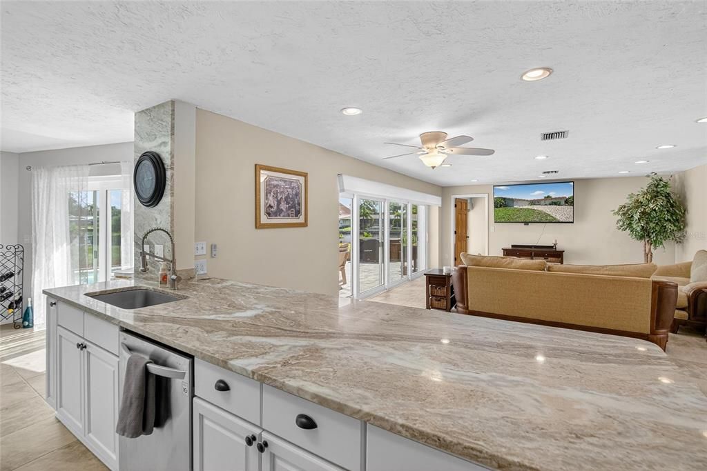 На продажу: $1,199,999 (4 спален, 2 ванн, 2020 Квадратных фут)