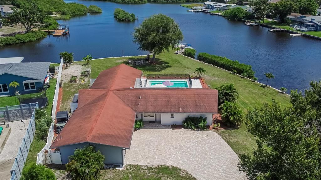 На продажу: $1,199,999 (4 спален, 2 ванн, 2020 Квадратных фут)