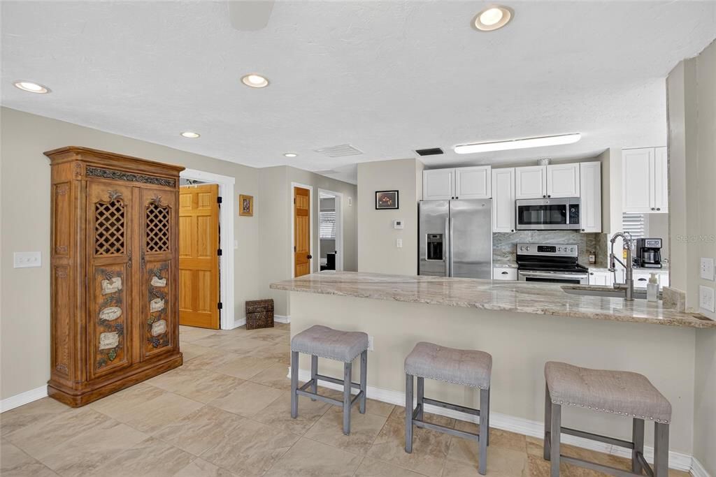 На продажу: $1,199,999 (4 спален, 2 ванн, 2020 Квадратных фут)