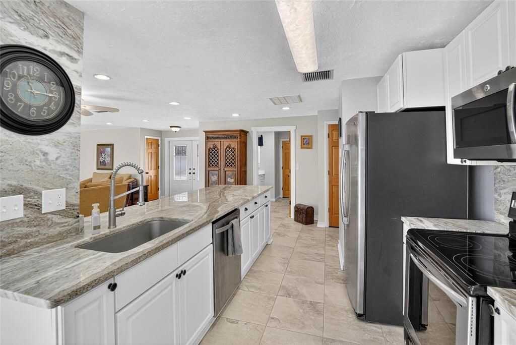 На продажу: $1,199,999 (4 спален, 2 ванн, 2020 Квадратных фут)