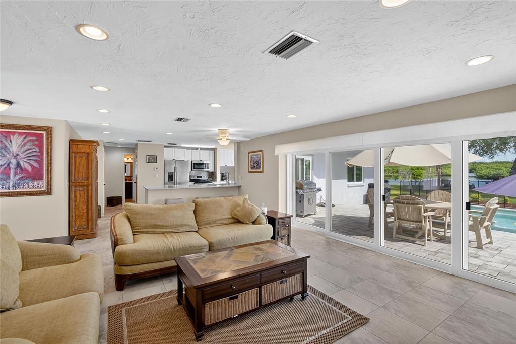 На продажу: $1,199,999 (4 спален, 2 ванн, 2020 Квадратных фут)