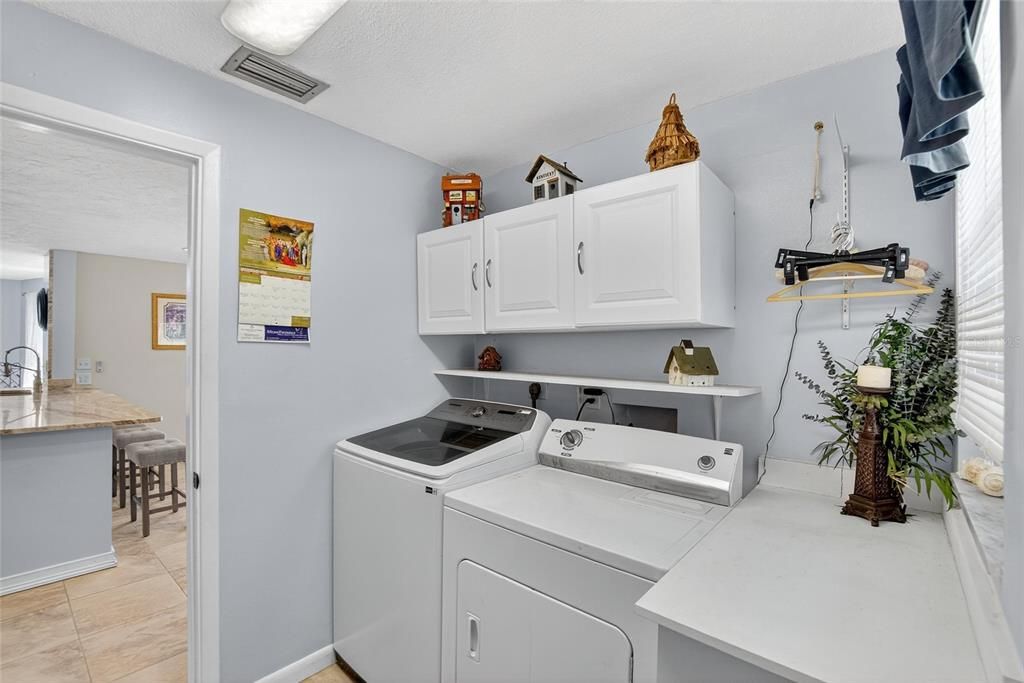 На продажу: $1,199,999 (4 спален, 2 ванн, 2020 Квадратных фут)