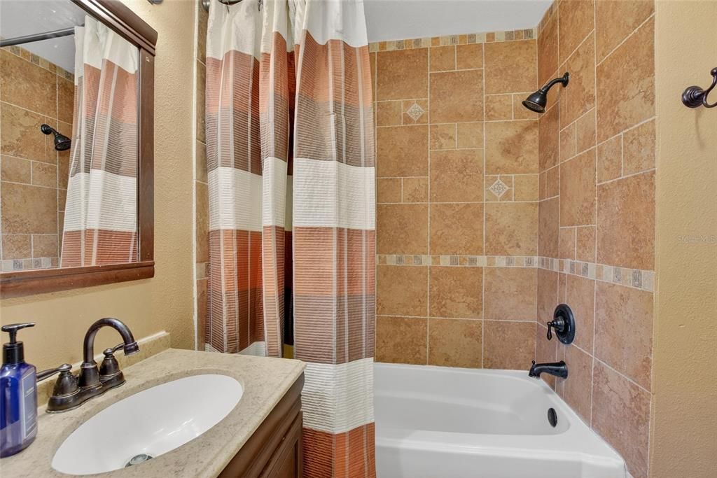 На продажу: $1,199,999 (4 спален, 2 ванн, 2020 Квадратных фут)