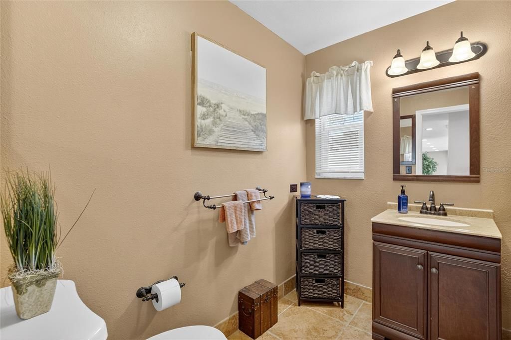 На продажу: $1,199,999 (4 спален, 2 ванн, 2020 Квадратных фут)