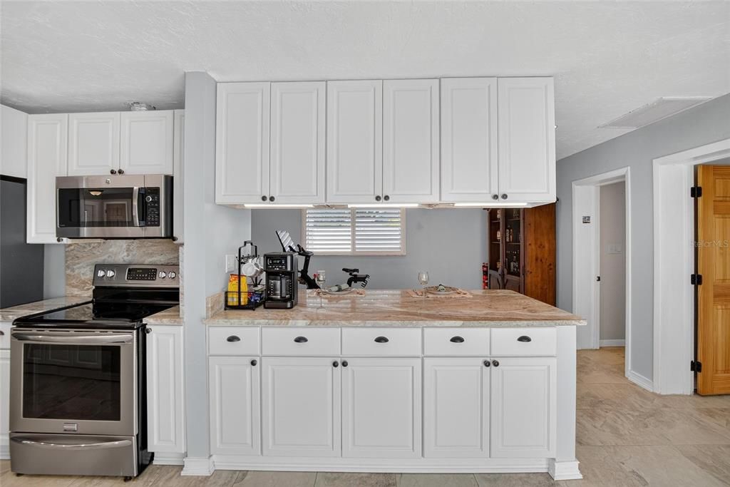 На продажу: $1,199,999 (4 спален, 2 ванн, 2020 Квадратных фут)