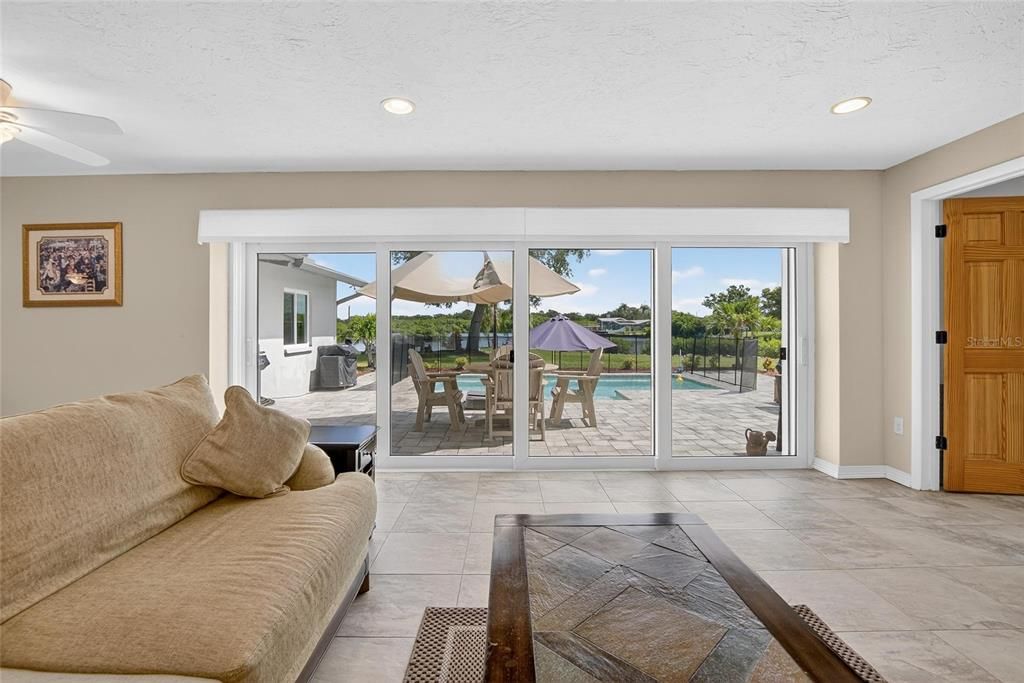 На продажу: $1,199,999 (4 спален, 2 ванн, 2020 Квадратных фут)