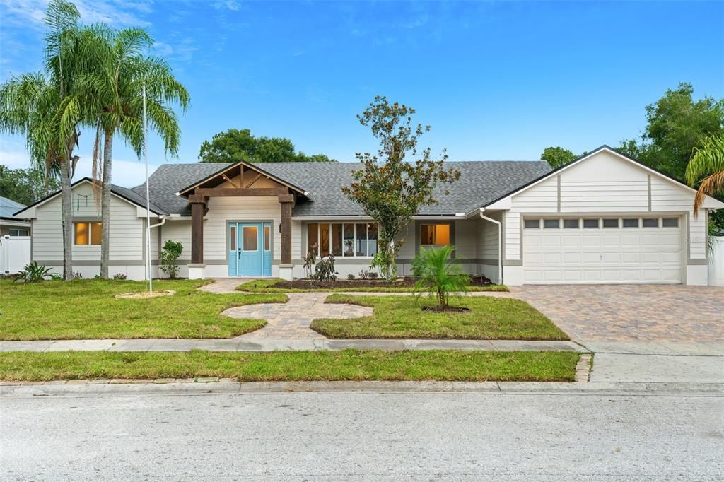 最近售出: $600,000 (4 贝兹, 3 浴室, 2008 平方英尺)