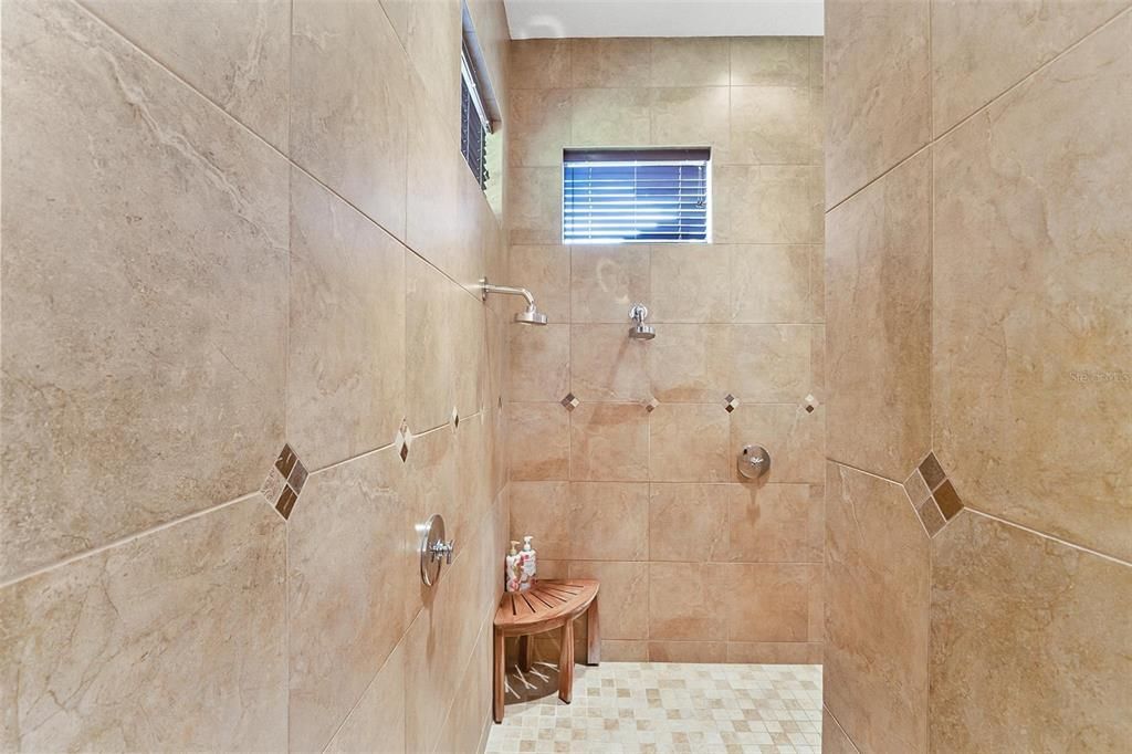 For Sale: $3,775,000 (4 beds, 4 baths, 6054 Square Feet)