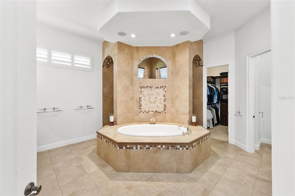 For Sale: $3,775,000 (4 beds, 4 baths, 6054 Square Feet)