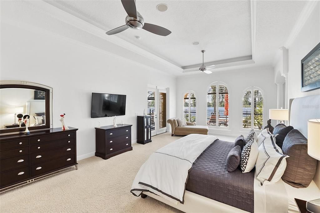 For Sale: $3,775,000 (4 beds, 4 baths, 6054 Square Feet)