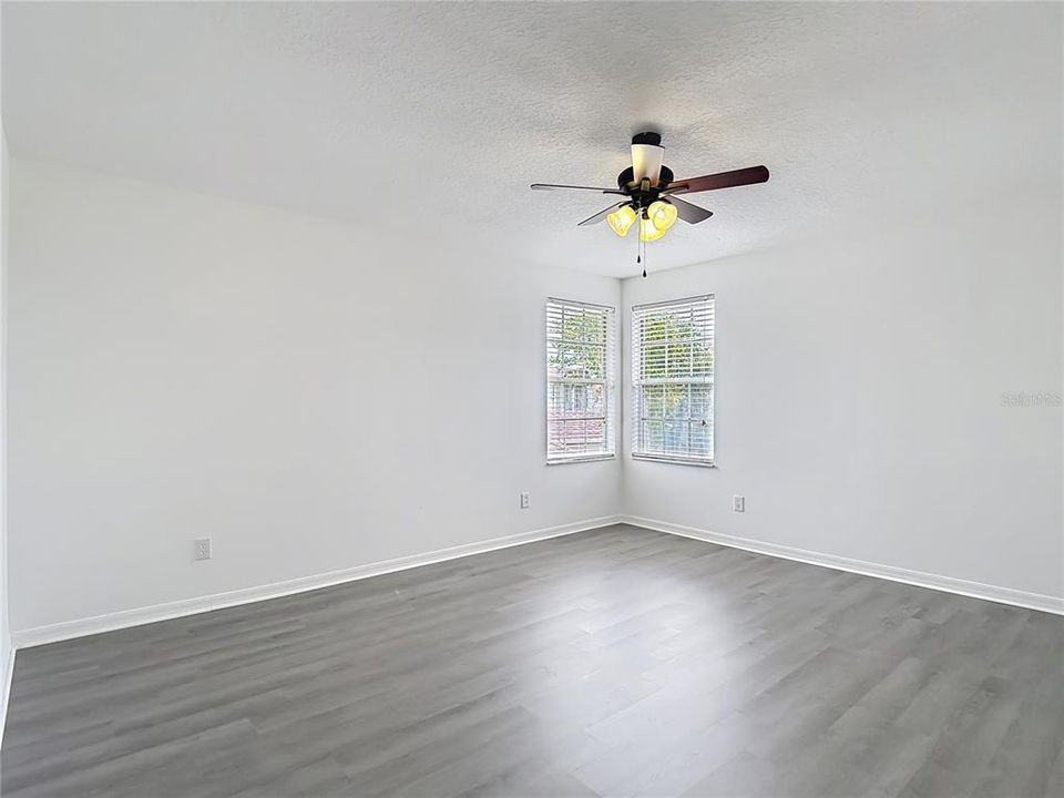 En Venta: $402,000 (4 camas, 3 baños, 2140 Pies cuadrados)