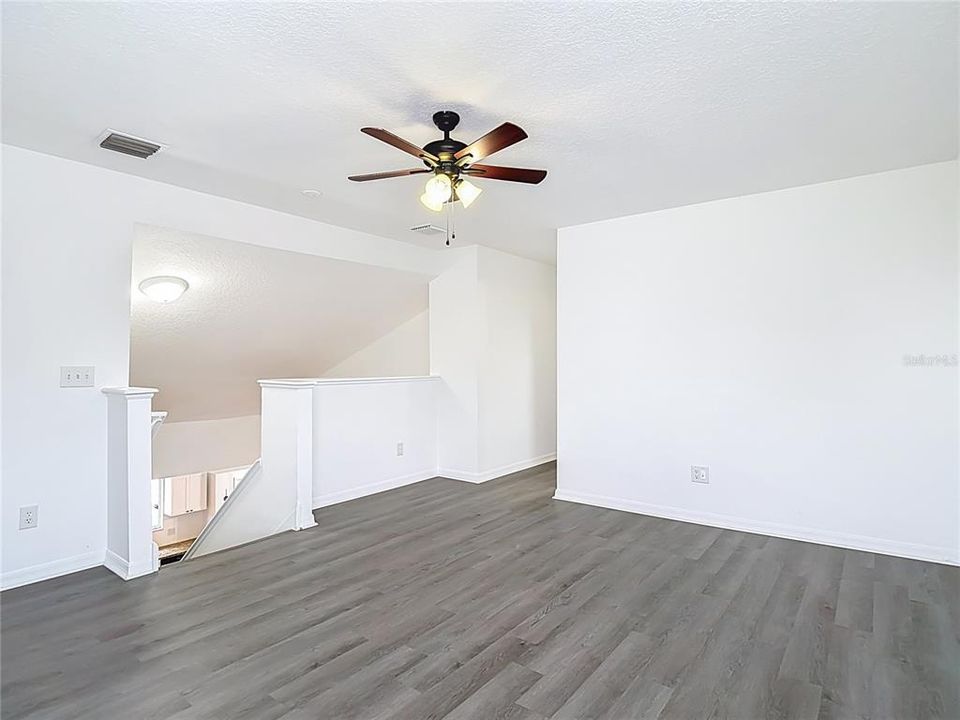 En Venta: $402,000 (4 camas, 3 baños, 2140 Pies cuadrados)