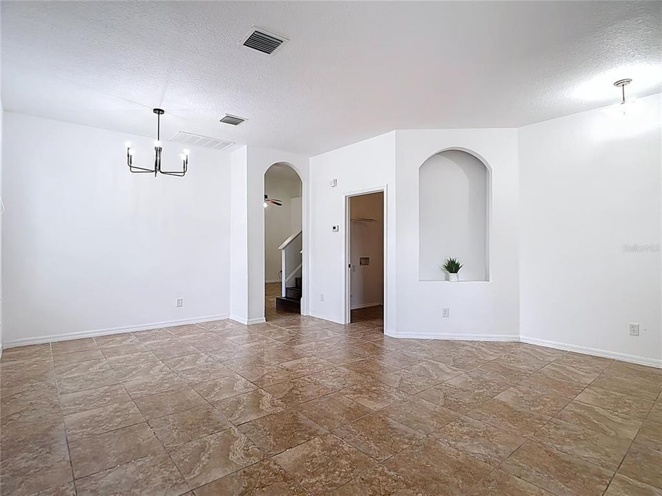 En Venta: $402,000 (4 camas, 3 baños, 2140 Pies cuadrados)