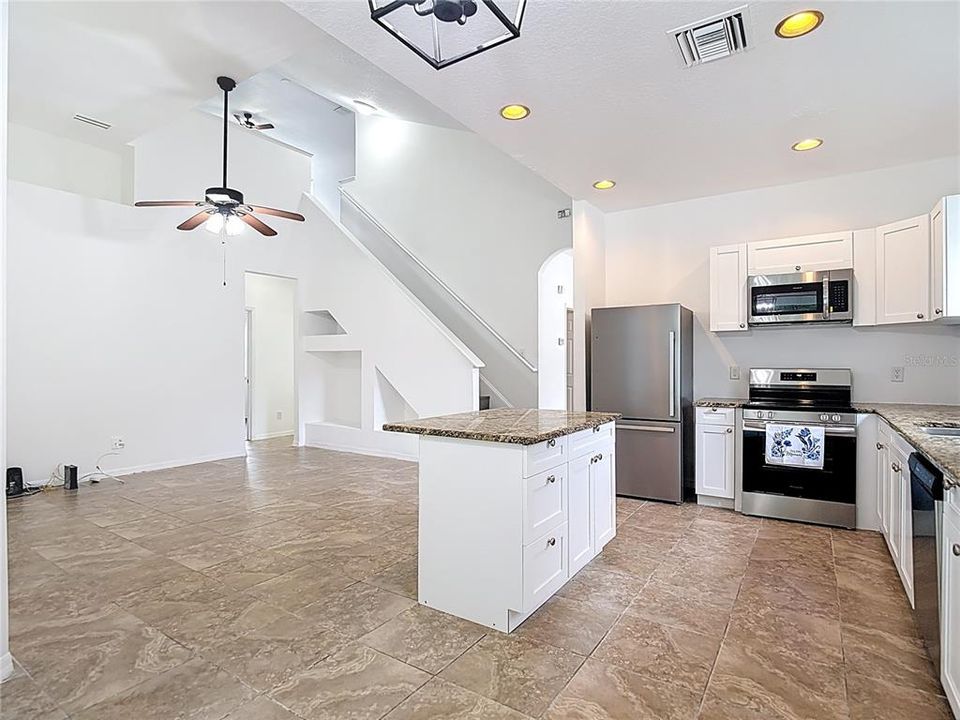 En Venta: $402,000 (4 camas, 3 baños, 2140 Pies cuadrados)