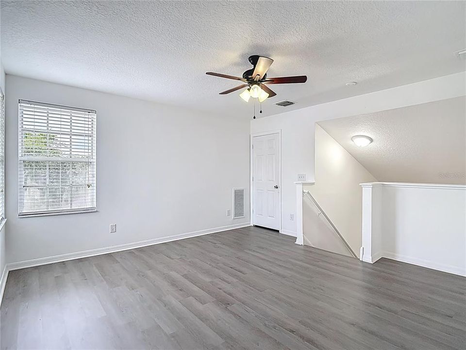 En Venta: $402,000 (4 camas, 3 baños, 2140 Pies cuadrados)