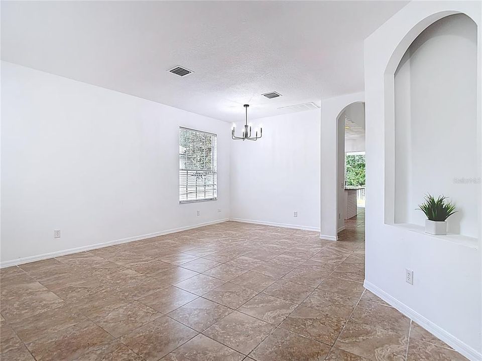 En Venta: $402,000 (4 camas, 3 baños, 2140 Pies cuadrados)