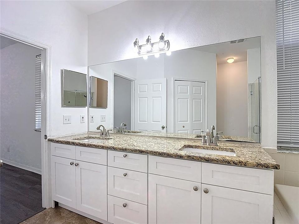 En Venta: $402,000 (4 camas, 3 baños, 2140 Pies cuadrados)