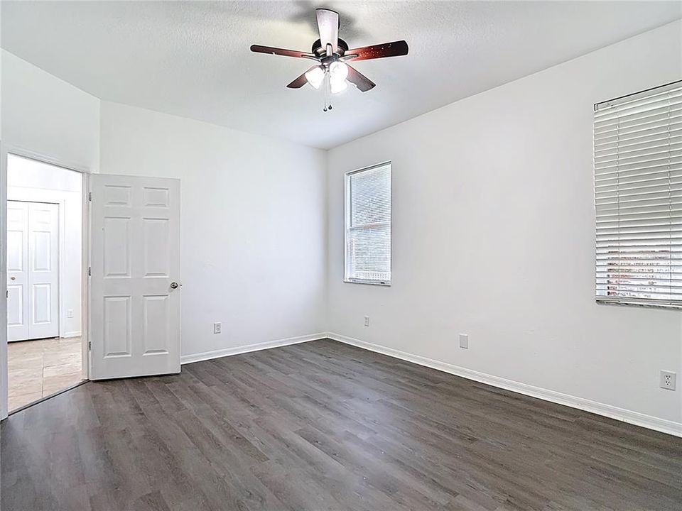 En Venta: $402,000 (4 camas, 3 baños, 2140 Pies cuadrados)