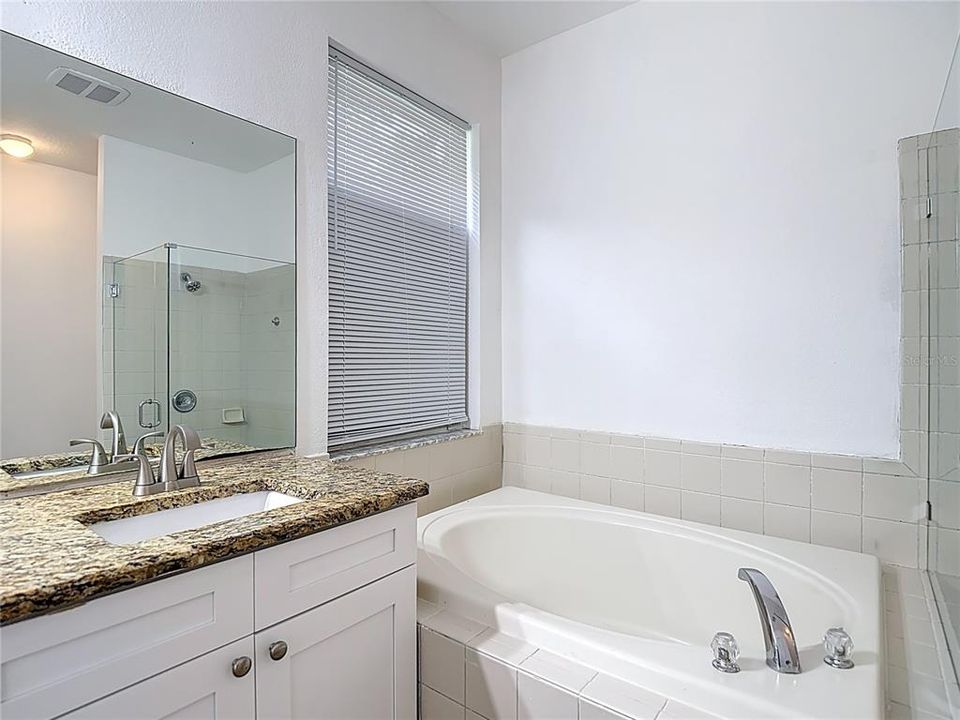 En Venta: $402,000 (4 camas, 3 baños, 2140 Pies cuadrados)