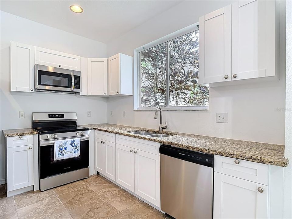 En Venta: $402,000 (4 camas, 3 baños, 2140 Pies cuadrados)