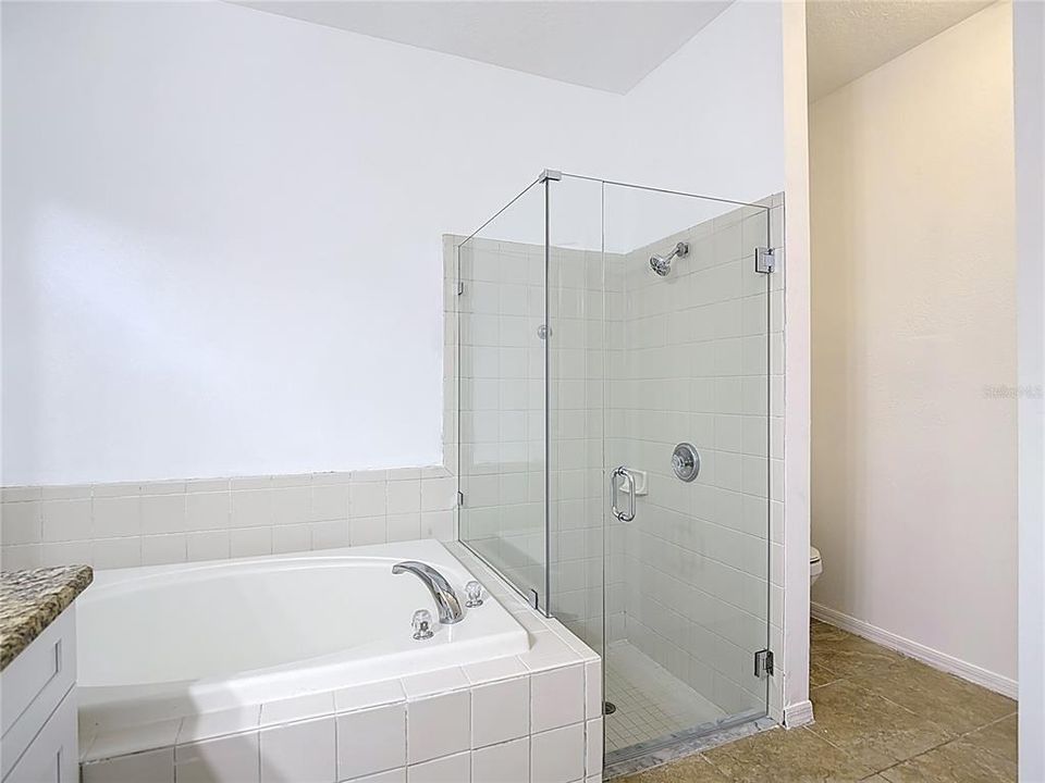 En Venta: $402,000 (4 camas, 3 baños, 2140 Pies cuadrados)