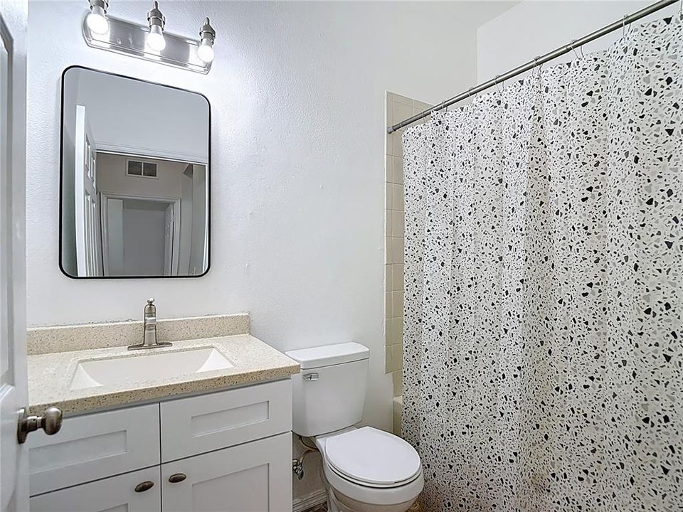 En Venta: $402,000 (4 camas, 3 baños, 2140 Pies cuadrados)