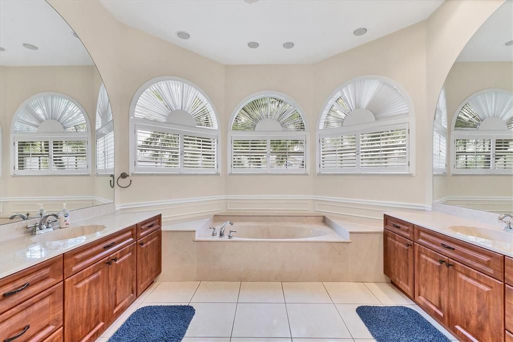 PRIMARY EN SUITE WITH SOAKING TUB AND DUAL SEPERATED VANITIES THAT WERE REFACED IN 2019 ALSO, BEAUTIFUL PLANTATION SHUTTERS AS WELL