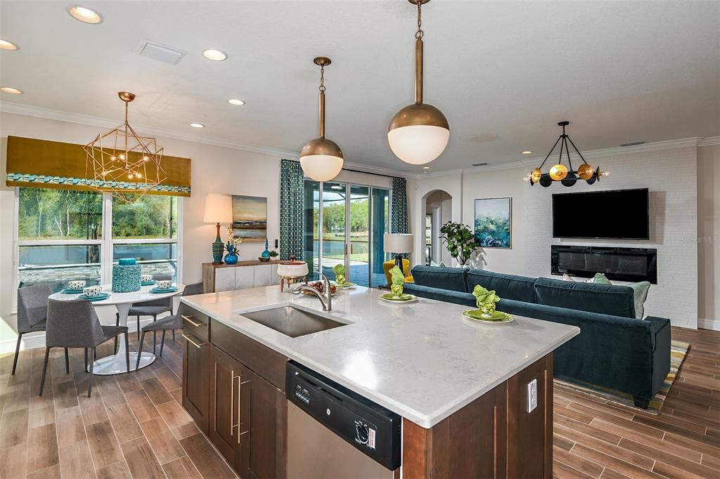 En Venta: $1,550,900 (6 camas, 4 baños, 4300 Pies cuadrados)