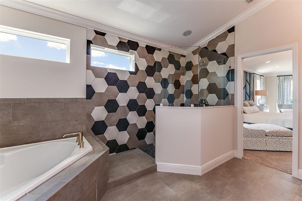 En Venta: $1,550,900 (6 camas, 4 baños, 4300 Pies cuadrados)