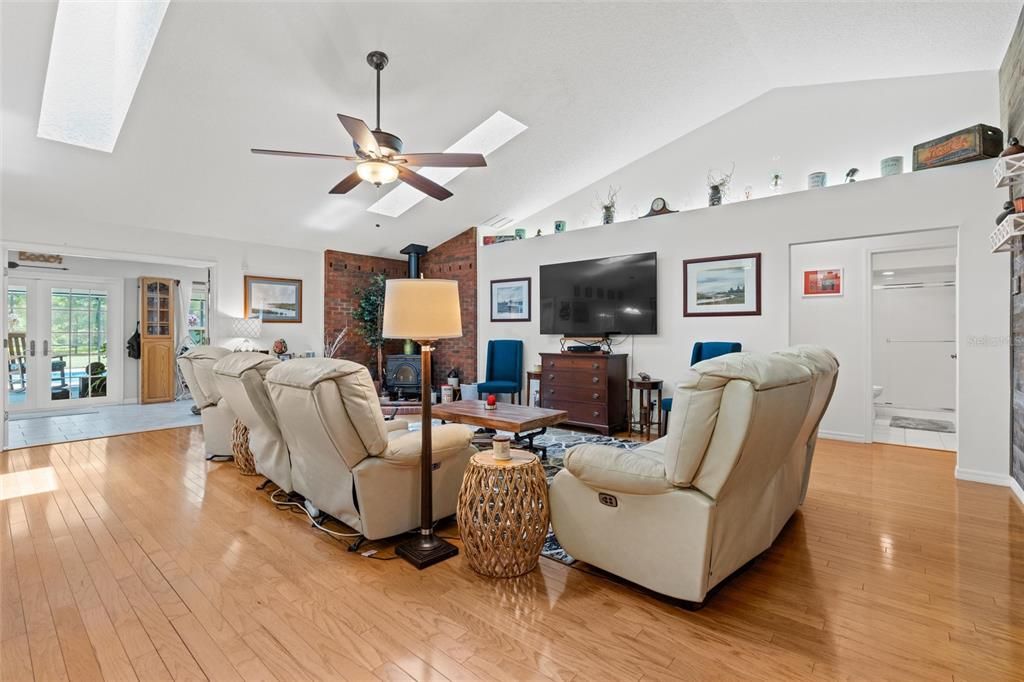 待售: $1,499,000 (4 贝兹, 3 浴室, 3305 平方英尺)