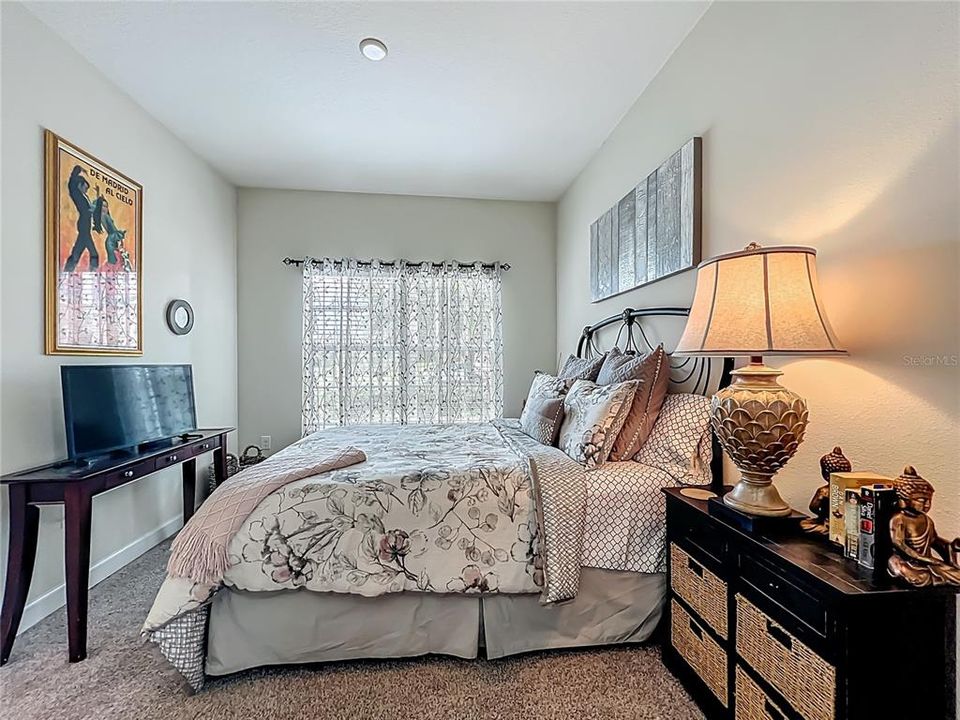 Activo con contrato: $300,000 (2 camas, 2 baños, 1374 Pies cuadrados)