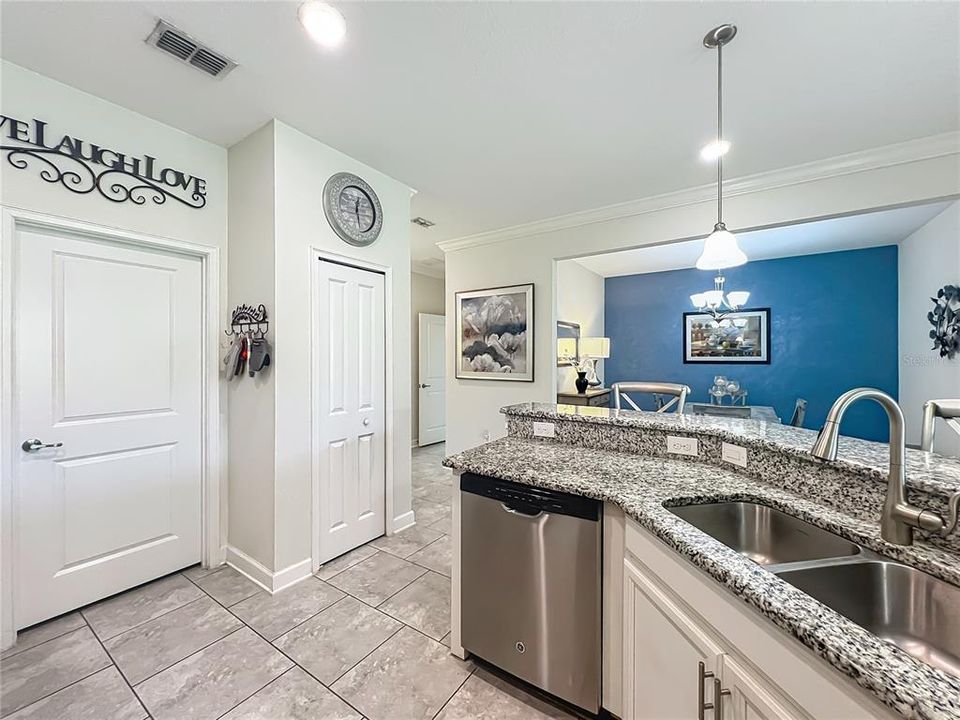 Activo con contrato: $300,000 (2 camas, 2 baños, 1374 Pies cuadrados)