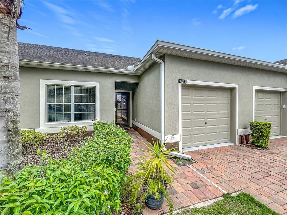 Activo con contrato: $300,000 (2 camas, 2 baños, 1374 Pies cuadrados)