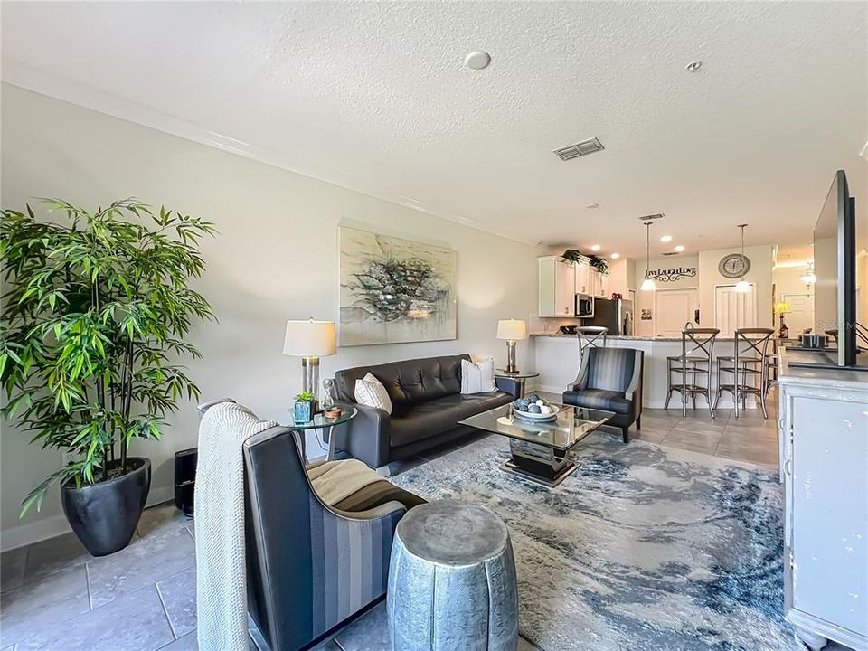 Activo con contrato: $300,000 (2 camas, 2 baños, 1374 Pies cuadrados)